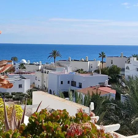 Sunny In With Sea Views Apartment